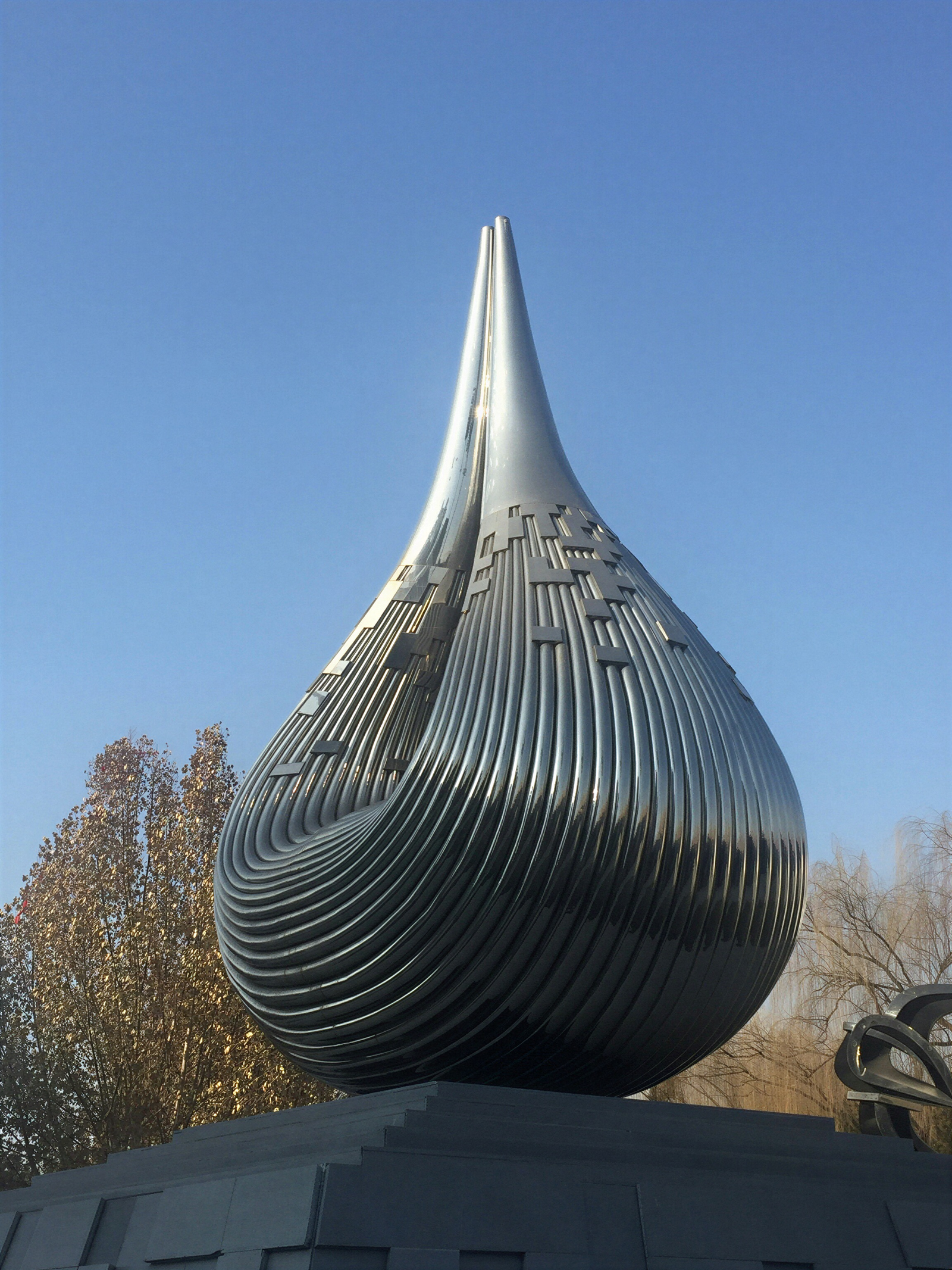 Large Mirror Metal Water Drop Sculpture